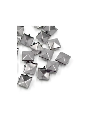 Süs Tırnaklı Çakma Kare Piramit 7 Mm 20 Adet Metal Trok