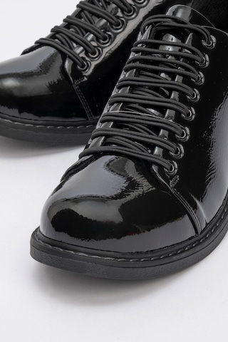 Festy Siyah Rugan Lastik Bağcıklı Kadın Günlük Ayakkabı Siyah Rugan