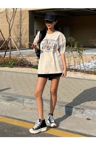Flood Of Style Kadın Ekru Original Vintage Raw Baskılı Oversize Bisiklet Yaka Tshirt