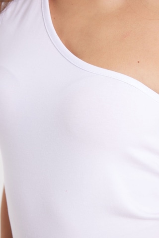 Tudors Kadın Slim Fit Dar Kesim Pamuklu Kolsuz Beyaz Crop Atlet-50885