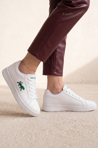 Classic-ıcon Beyaz Deri Görünümlü Yeşil Amblemli Günlük Kadın Sneaker - Rahat Tabanlı Minimalist...