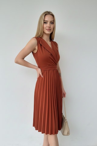 Defymoda Kadın Plise Detaylı Kuşaklı Modern Elbise Kahverengi