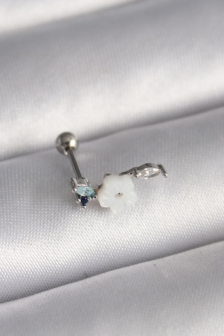 316l Çelik Gümüş Renk Zirkon Taş Detay Beyaz Çiçek Model Tragus Çok Renkli