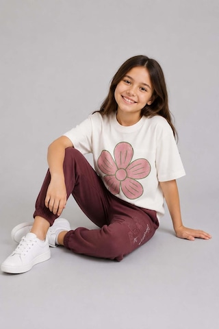 Riccotarz Kız Çocuk Göğsüden Papatya Ve Yazı Detaylı T-shirt Çift Cep Ve İp Detaylı Eşofman Takım Mor