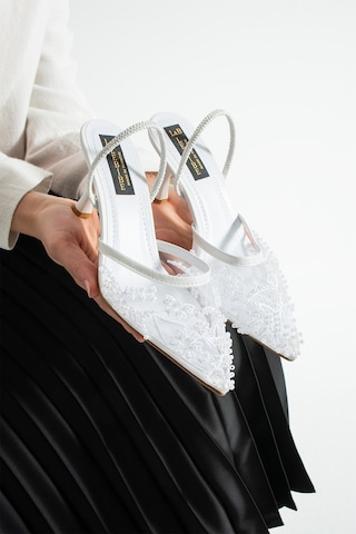 Lebibe Shoes Meggıe Kadın Beyaz Sivri Burun 7 Cm Topuklu Tül Üzerine İnci İşlemeli Slingback Ayakkabı