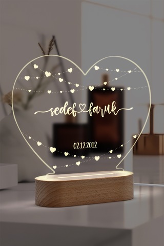 Çiftler İçin Minik Kalp Motifli Kişiye Özel Ledli Gece Lambası Masif Ahşap Tabanlı Usb Kablolu Pleksiglass Led Gece Lambası