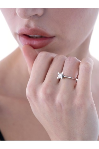 0,61 Karat Tektaş Pırlanta Yüzük-813