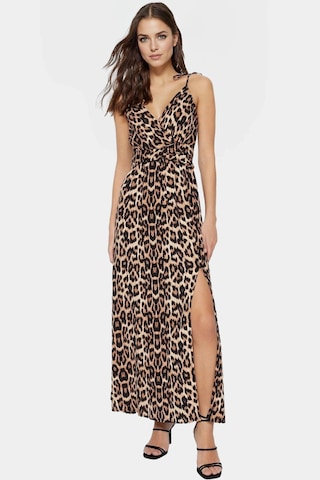 Ersefa Leopar Desenli Kolsuz Viskoz Maxi Elbise A Line Kesim Yırtmaç Detay Zarifane Tasarım Modern Stil Camel
