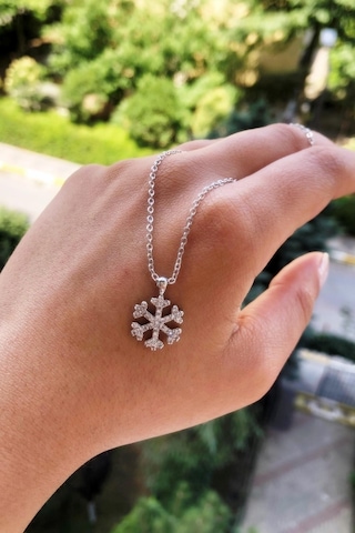 Zirkon Taşlı Kar Tanesi Model Kadın Kolye Bbk03 Gümüş