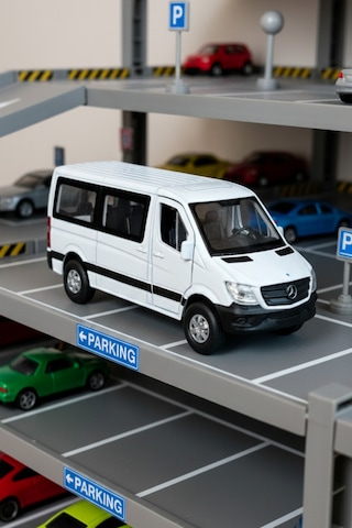 Craftivio Beyaz 1:43 Ölçek Die Cast Kapıları Açılır Lisanslı Mercedes Sprinter Oyuncak Metal Model Araba Çok Renkli