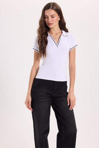 Tudors Kadın Slim Fit Dar Kesim Pamuklu Polo Yaka Kısa Kollu Beyaz Tişört-50461
