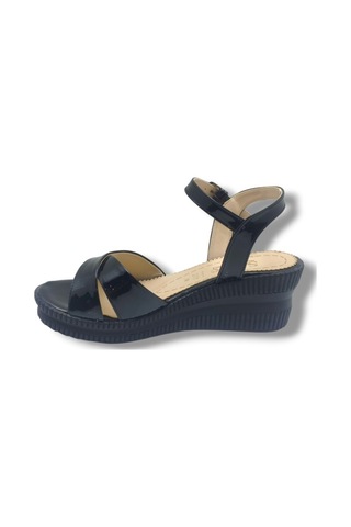 Selfie 4252-26 Rugan Çapraz Bant Dolgu Taban Fashion Kadın Sandalet 6cm Siyah