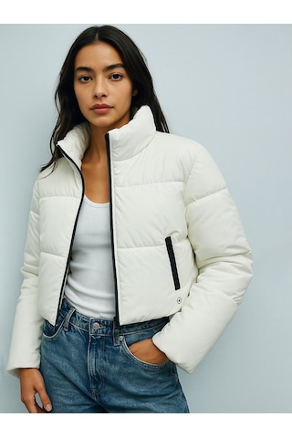 Şişme Önü Fermuarlı Kısa Beyaz Mont Beyaz