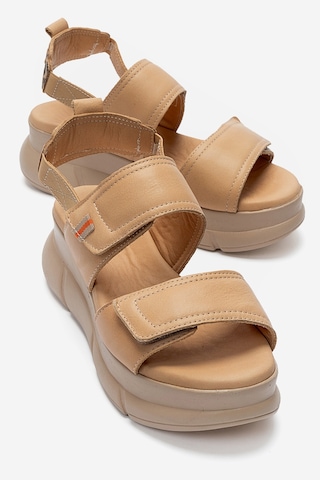 Luvishoes Celeste Koyu Bej Hakiki Deri Cırt Bantlı Kadın Kalın Tabanlı Sandalet