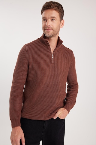Tudors Erkek Slim Fit Dar Kesim Fermuarlı Kahverengi Dik Yaka Triko Kazak-34924 Kahverengi