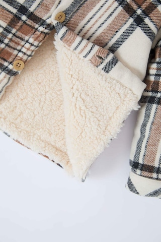 DeFacto Erkek Bebek Kapüşonlu Kareli Flanel Uzun Kollu Gömlek D5271A524WNER105 Ekru