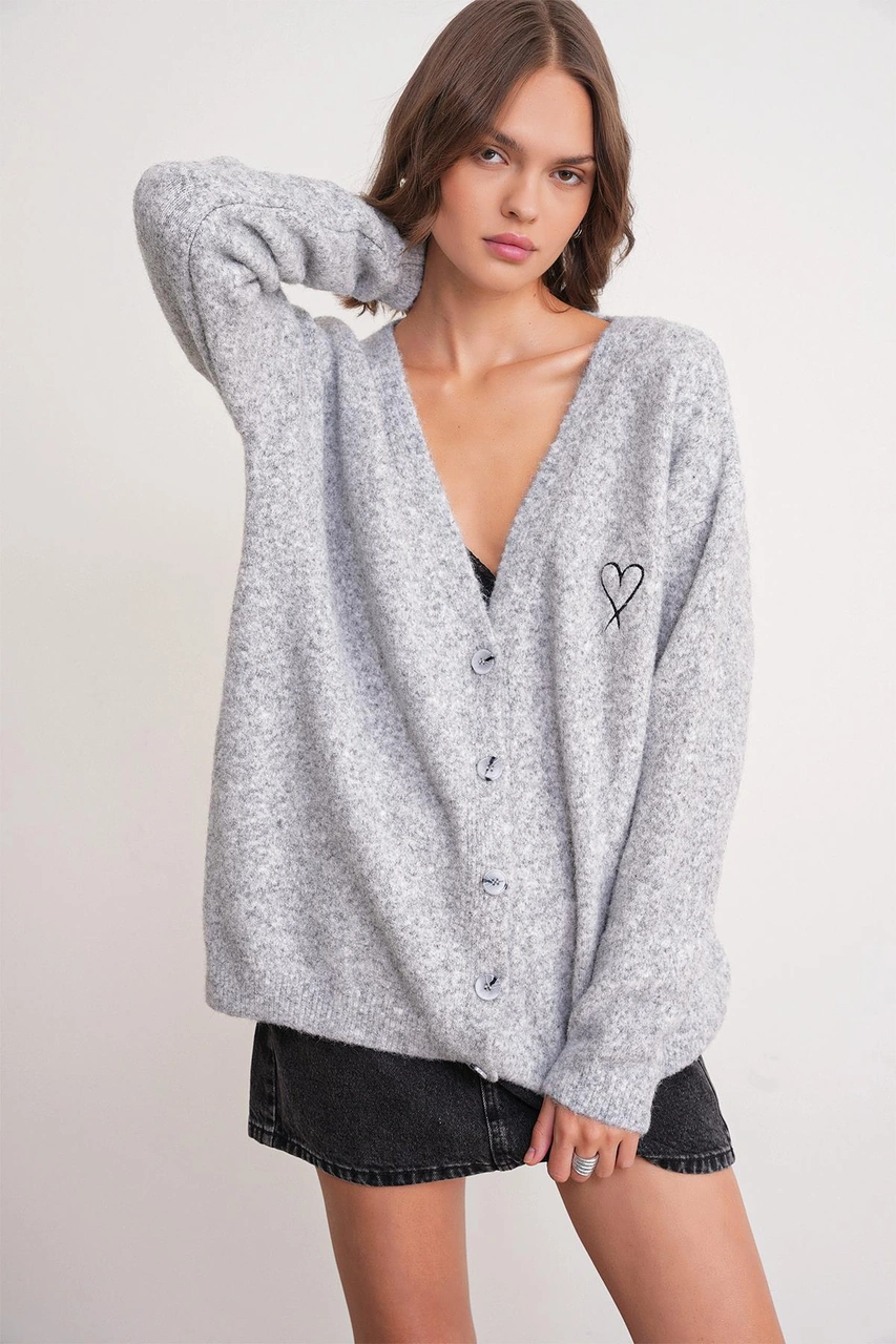 6953 Kadın Oversize Yün Karışımlı Premium Kalp Nakışlı Hırka Gri Gri