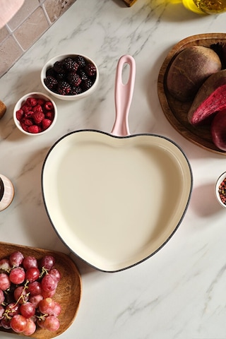 Karaca Love Demir Döküm Emayeli Tava 26 Cm Pembe