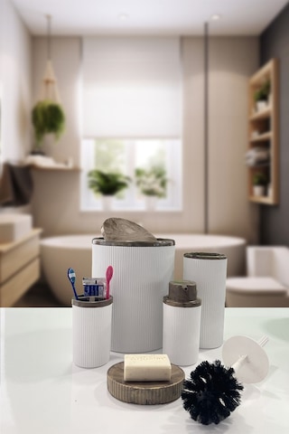 Biltaş Plastik Auaro 5 Parça Beyaz Çizgili Kahverengi Akrilik Desenli Yuvarlak 5'li Banyo Seti Beyaz