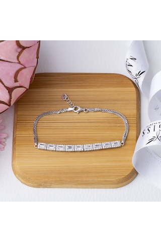 Baget Taşlı Yarım Tur 925 Ayar Gümüş Kadın Bileklik Gümüş