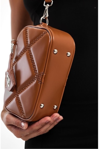 Küçük Boy Nakış Detaylı Crossbody Çapraz Askılı Kadın Omuz Çantası Taba Taba