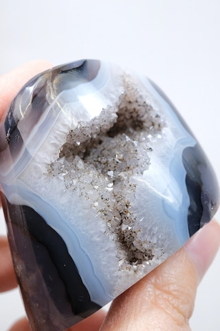 Ametist Akik Serbest Form, Tamamen Cilalanmış Parıldayan Druzy Cep & Bantlı Oniks Akik, 153g Ametist Akik Serbest Form, Tamamen Cilalanmış Parıldayan Druzy Cep & Bantlı Oniks Akik, 153g
