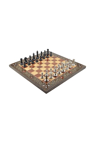 Gifthome Premium Black Metal Klasik Satranç Takımı Ve El İmali Masif Ahşap Düz Gül Tahtası 45x45x2 Cm.