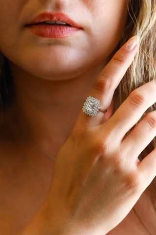 Semiz Altın Baget Taşlı Altın Yüzük S04100246