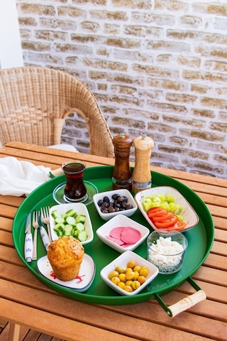 2'li Ahşap Kulplu 45 Cm Yeşil Metal Tepsi Ve 37 Cm Yeşil Kahve Sunum Tepsisi Yeşil