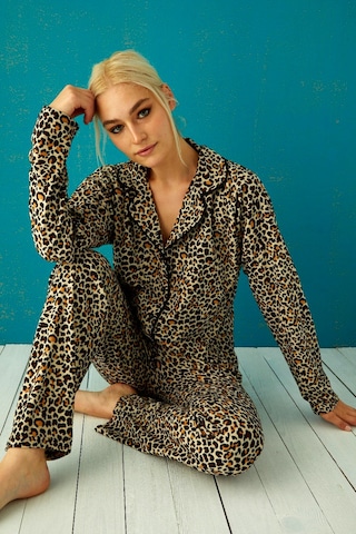 Nisanca Büyük Beden Kışlık Düğmeli Ekose Desen Yılbaşı Temalı Kadın Süet Pijama Takımı Leopar