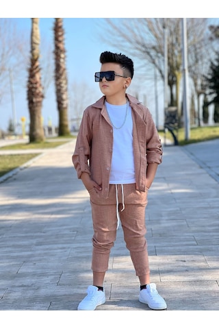 Modavals Kol Katlamalı Keten Gömlek & Beli Lastikli Keten Pantolon & Pamuklu Tshırt & Zincir Aksesuar 4lü Keten Erkek Çocuk Takım Kahverengi