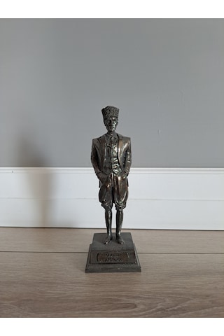 Kalpaklı Atatürk Heykeli Biblo