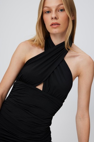 BÜZGÜLÜ BOYUNDAN ASKI MİDİ ELBİSE SİYAH