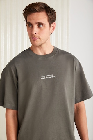 Grimelange Vıto Erkek %100 Organik Pamuklu Nakış Yazı Detaylı Oversize Bol Kesim Kısa Kollu Gri T-shirt