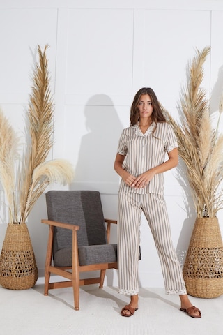 Sevim Kadın Kısa Kol Gömlek Yaka Önden Düğmeli Bej Pijama Takım C9t2n551 001