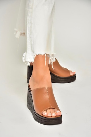 Fox Shoes P555961203 Taba Hakiki Deri Dolgu Topuklu Kadın Terlik Taba