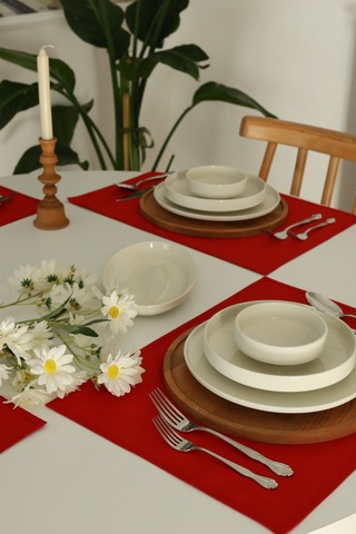 Yakacihome 4'lü Pera Kırmızı Biye Detaylı Duck Keten Yıkanabilir, Leke Tutmaz Supla Amerikan Servis Seti Kırmızı