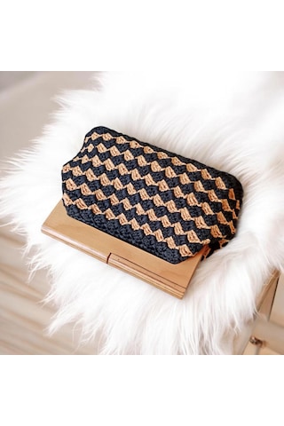 Embahandmade El Yapımı Ahşap Saplı Rafya Clutch Çanta Lacivert Bej Desenli Saten Astarlı Yazlık Kadın Çantası Ekru - Siyah