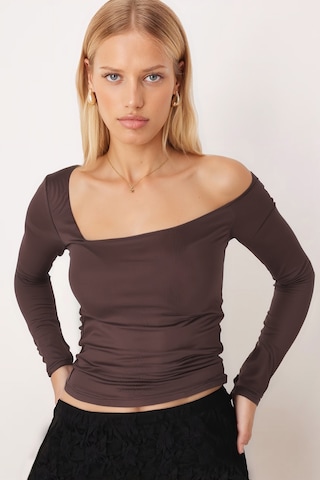 Armonika Kadın Kahve Asimetrik Yaka Uzun Kol Crop Bluz Arm-26k042007