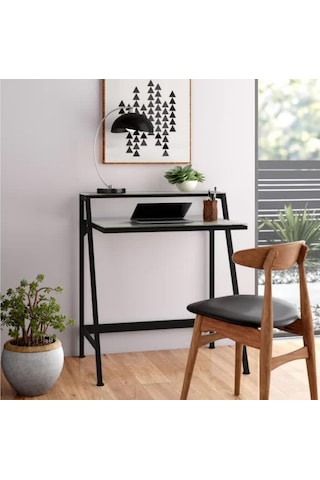 Larin Çalışma Masası