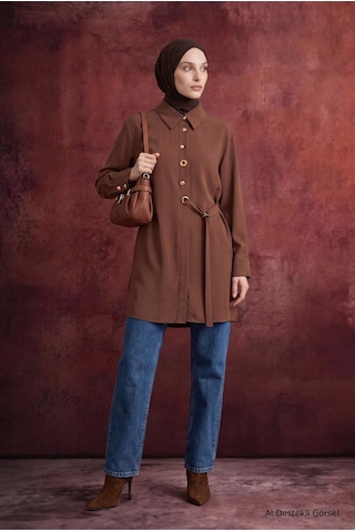 Armine Trend Gömlek Yaka Kuşgözü Detaylı Kuşaklı Tunik 91 Cm Boy Camel 26kt431