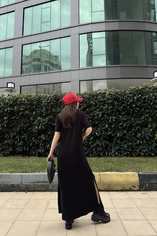 WeShaya Kadın Siyah Polo Yaka, Kısa Kol, Yırtmaçlı, Basic Model, Uzun Salaş Elbise Siyah