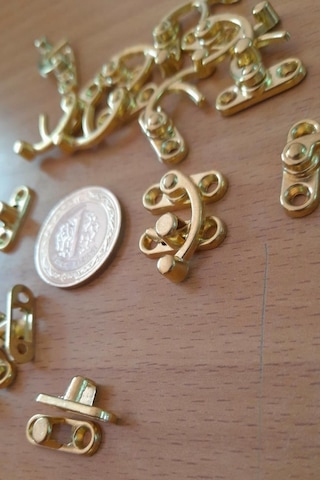 Küçük Yay Gözü Kancalı Kilit Sarı 10 adet Kutu Sandık ve Kapak Klipsi 20x24 mm