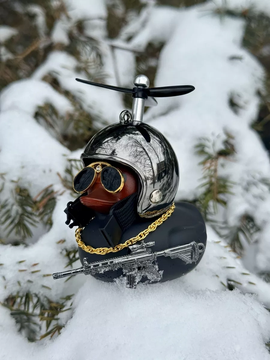 Stikerok Aracın İçinde Kasklı Ve Gözlükleri Olan Ördek 199130639