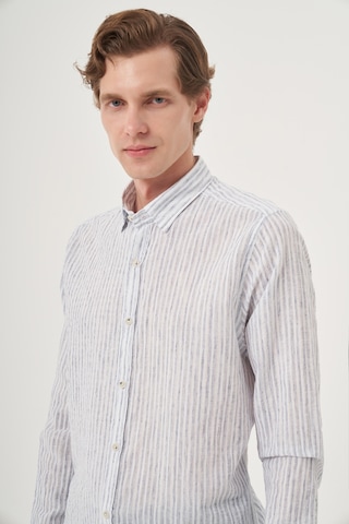 Morven Erkek Lacivert Keten Trend Dynamic Fit Britli Yaka Gömlek 25ys004022200 Lacivert Lacivert