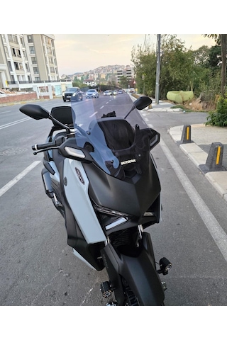 Motocam Yamaha Xmax Techmax Ön Cam 2025-2026 Model 52cm Füme Renkli 4mm Asansörlü