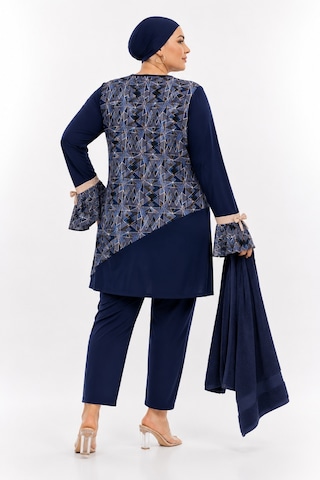 Pierre Cardin Büyük Beden Sıfır Yaka Desenli Kolları Volanlı İç Astarlı Dar Paça Çift Boneli Kadın Tesettür Mayo Lacivert