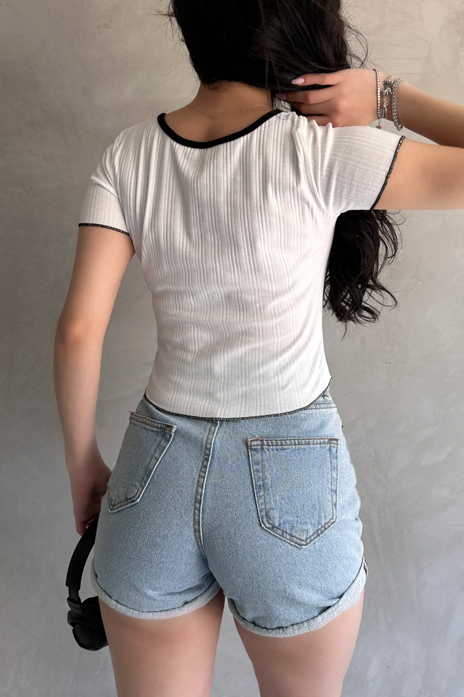 Nido Havuz Yaka Biye Detaylı Crop Bluz Beyaz