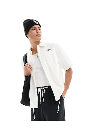 Nike Club Woven Loose Fit Short Sleeve Shirt İn White Erkek Bol Kesim Dokuma Kısa Kollu Spor Gömlek Beyaz Beyaz