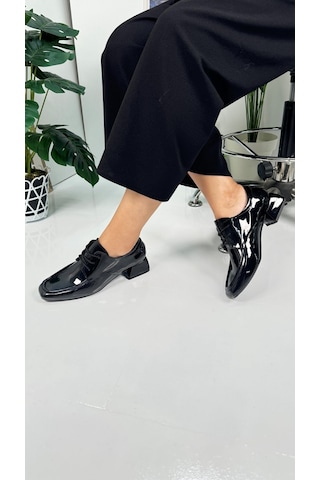 Günlük Kadın Loafer Topuklu Toka Ve Dikiş Detaylı Bağcıklı Küt Burunlu Ayakkabı 1500 SIYAH RUGAN